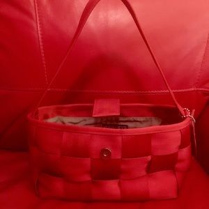 ‘Seatbelt’ purse